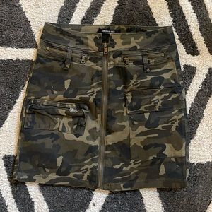 High waisted camo mini skirt